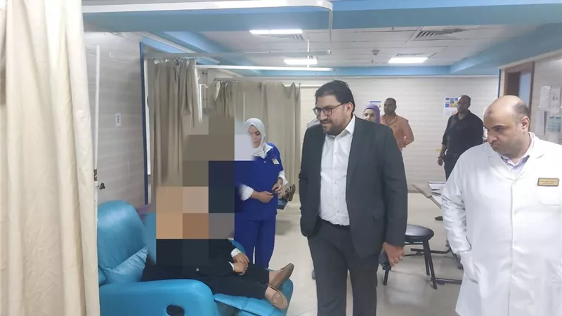 مدير التأمين الصحي بالغربية يطمئن على خدمات المنتفعين