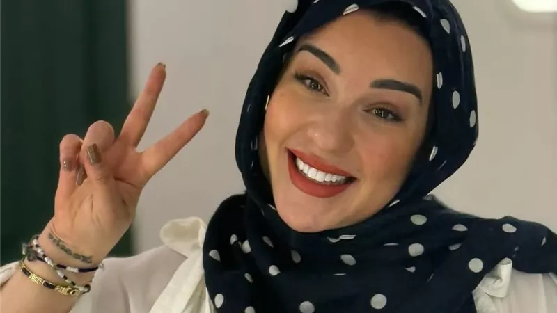 أسما شريف منير: «أبويا لسه مشافنيش بالحجاب».. خاص