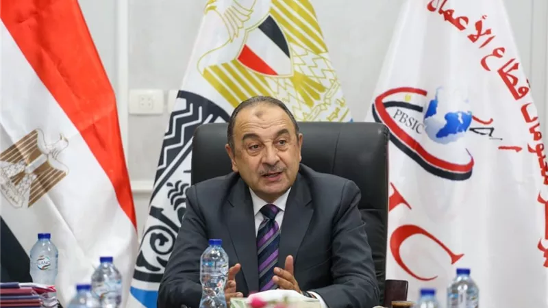 وزير قطاع الأعمال يتفقد السد العالي للمشروعات الكهربائية 