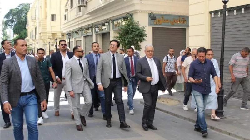 وزير الثقافة يتفقد أعمال تطوير شارع النبي دانيال بالإسكندرية
