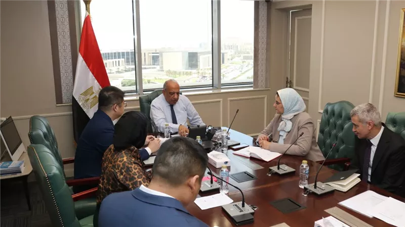 وزير الكهرباء يبحث مع 