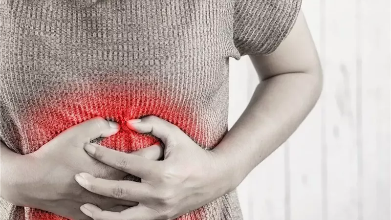 أسباب وطرق العناية المنزلية لتخفيف ألم البطن والمعدة 
