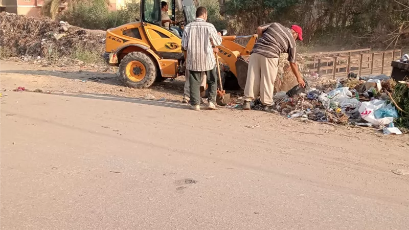الواسطى تواصل جهود النظافة بالفترة المسائية ورفع 120 طن مخلفات في يومين
