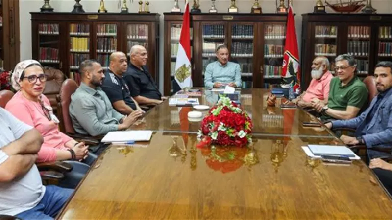 الخطيب يجتمع بلجنة التخطيط وإدارات النادي لدعم وليد صلاح الدين وتسهيل عمله