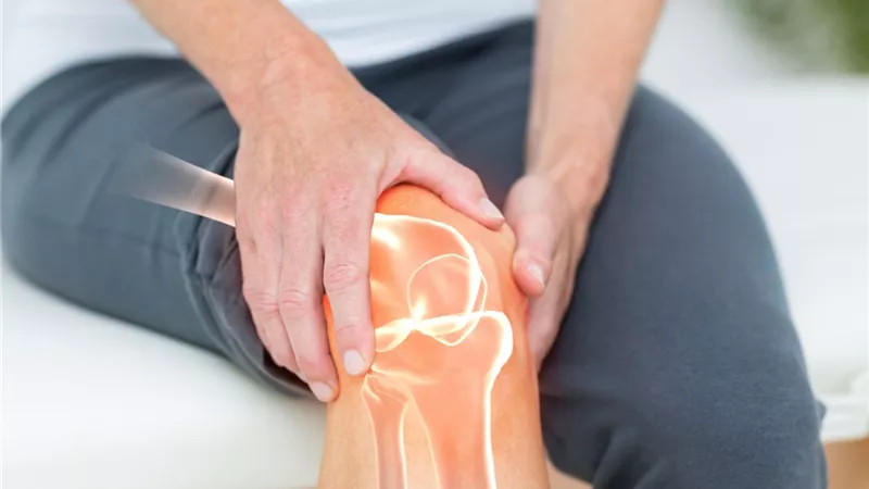 تعرف على.. أسباب زيادة آلام الركبة بين الشباب 
