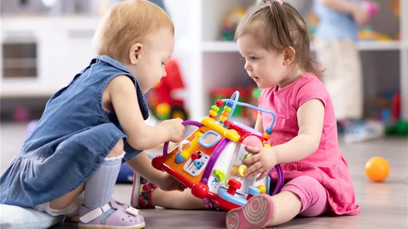 قبل الحضانة.. مهارات أساسية يجب أن يتقنها طفلك