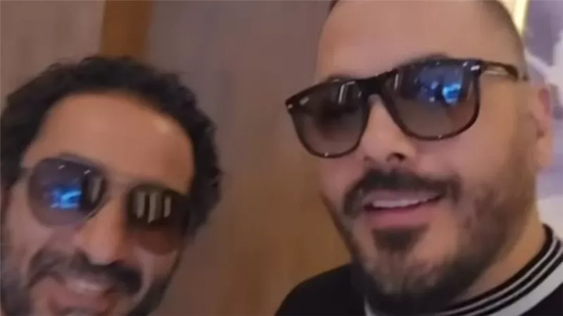 الصدفة.. تجمع بين أحمد حلمي ورامي عياش في مطار القاهرة