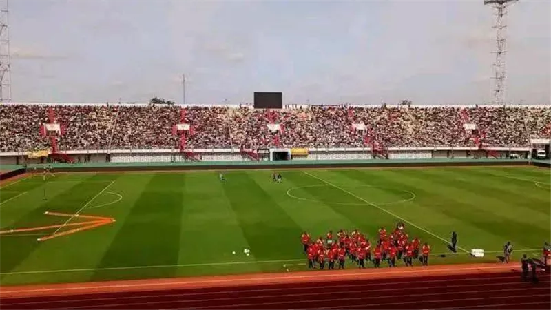 الأمطار تتساقط على ملعب 4 أغسطس قبل مباراة مصر وبوركينا فاسو