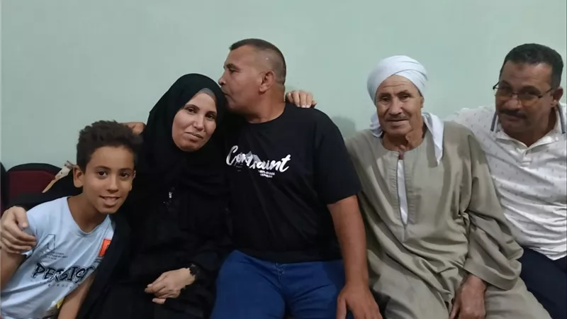 بعد غياب 33 عامًا.. عودة ابن ضائع إلى أسرته في الشرقية: كنت فاقد الذاكرة