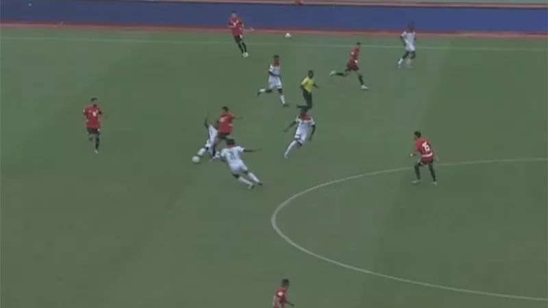 خروج مرموش ونزول أسامة فيصل.. تبديل اضطراري لمنتخب مصر أمام بوركينا فاسو