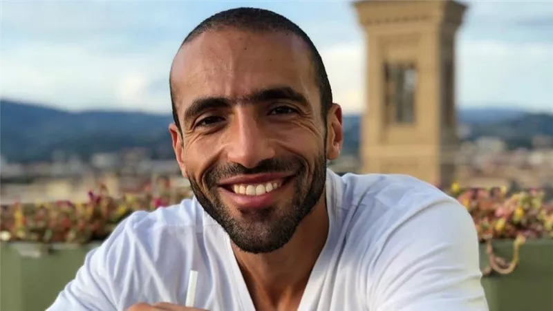 خطيبته مريم عامر منيب وعاني أخر أيامه.. أبرز المعلومات عن عمرو ستين