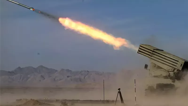 بصاروخ انشطاري.. جماعة الحوثي تعلن تنفيذ عملية عسكرية جديدة ضد إسرائيل
