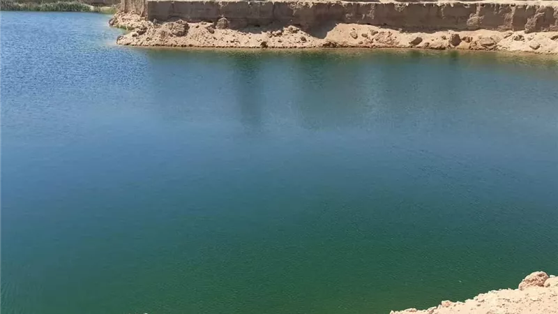 اللغز المائي في صحراء البهنسا بالمنيا.. تفاصيل حقيقة ظهور بحيرة غامضة ونتائج فحصها |صور