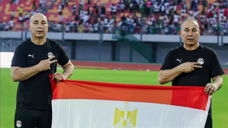 شاهد ..  ملحمة وفرحة هيستيرية لحسام حسن ولاعبي المنتخب بعد اقتراب حلم المونديال