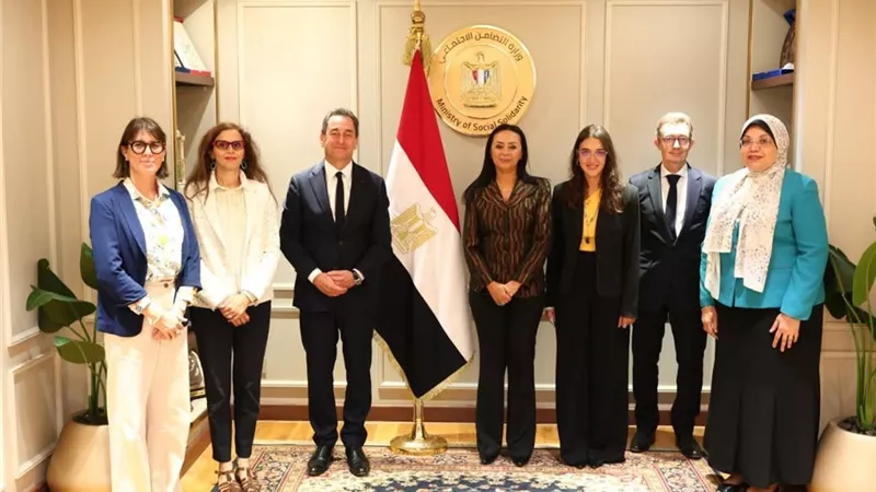   وزيرة التضامن تلتقي السفير الفرنسي بالقاهرة لبحث سبل التعاون في العمل الأهلي 