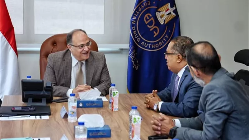 رئيس هيئة الدواء يجتمع مع شركة بيوجينيرك لتوطين صناعة المستحضرات الحيوية واللقاحات