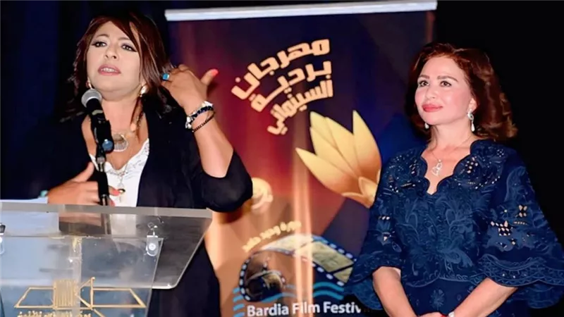 إلهام شاهين تهنئ هالة صدقي بعد تكريمها في مهرجان بردية السينمائي