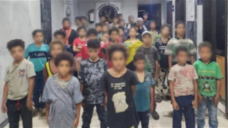 القبض علي 35 حدث لقيامهم بأعمال التسول واستجداء المارة 