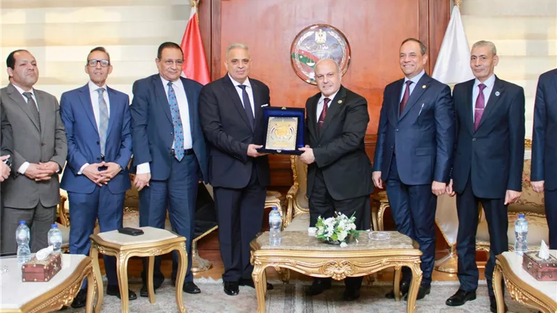 رئيس هيئة النيابة الإدارية يستقبل أعضاء مجلس نادى قضاة مصر 