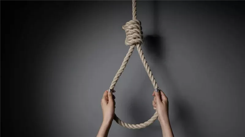 لمروره بأزمة نفسية حادة.. شاب يتخلص من حياته داخل شقة بالسويس 