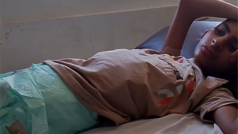 مأساة لا يتحملها بشر..طائرة ورقة تحول حياة طفل إلى مقاتل في الحياة 