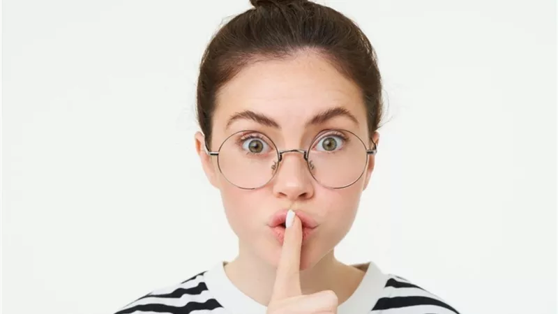 8 أفكار يحذر علماء النفس من مشاركتها.. لماذا يجب أن تبقى سرًا؟