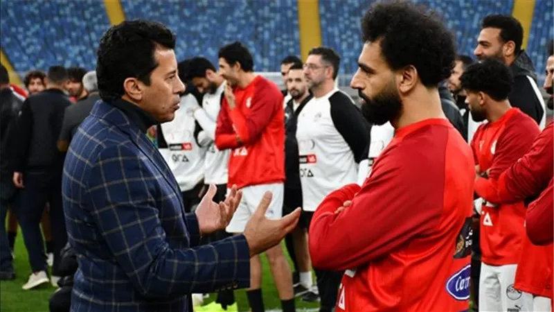 ماذا دار بين وزير الرياضة ومحمد صلاح بعد مباراة بوركينا فاسو