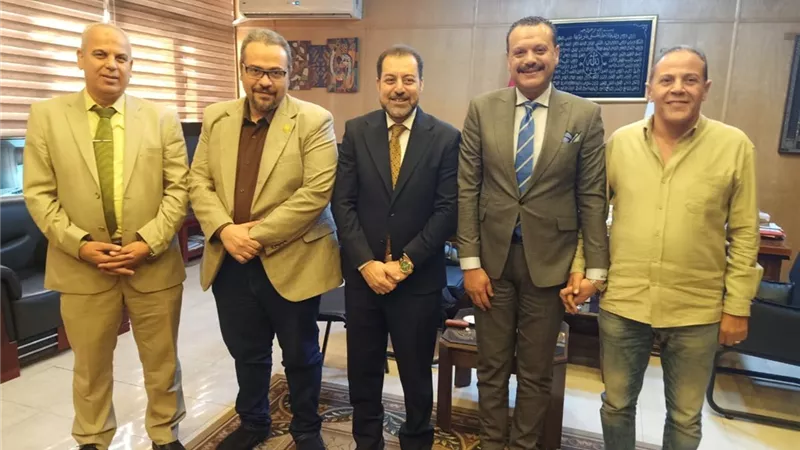وكيل وزارة الصحة بالشرقية يبحث مع عميد طب الزقازيق تعزيز التعاون لخدمة المرضى   