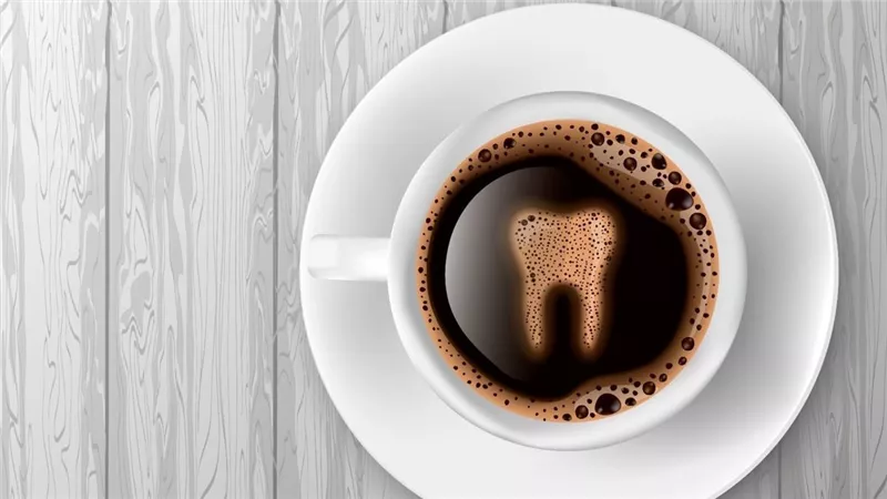 بطرق بسيطة.. تخلص من بقع القهوة على أسنانك 