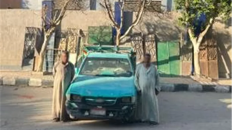 بعد تداول فيديو للواقعة.. ضبط شخصين لاتهامهما بسرقة أبواب المدافن بالمنيا