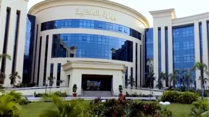 وزارة الداخلية تنفي صحة ادعاء شخص بوفاة شقيقه بسبب مجاملة رجل شرطة في الشرقية