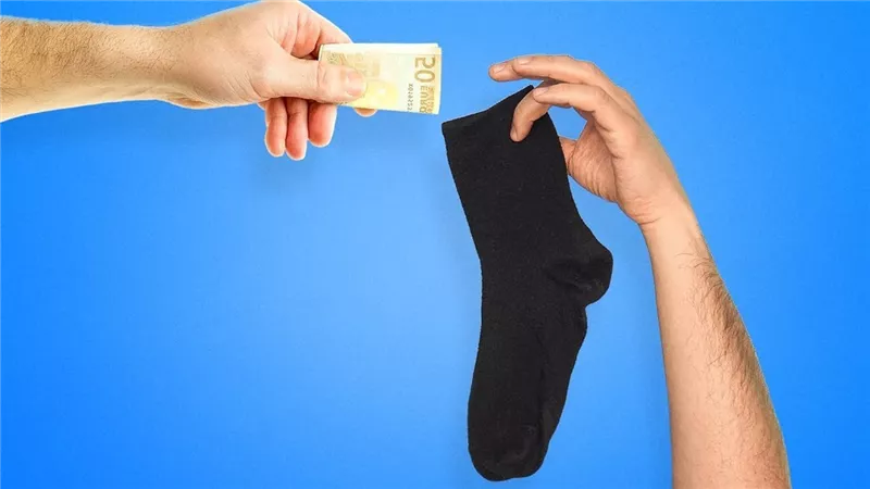 وداعًا لرمي الجوارب.. طرق مبتكرة لتحويلها إلى أدوات منزلية 