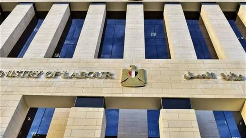 بدء تسجيل عقود العمل في شرم الشيخ مع تطبيق القانون الجديد