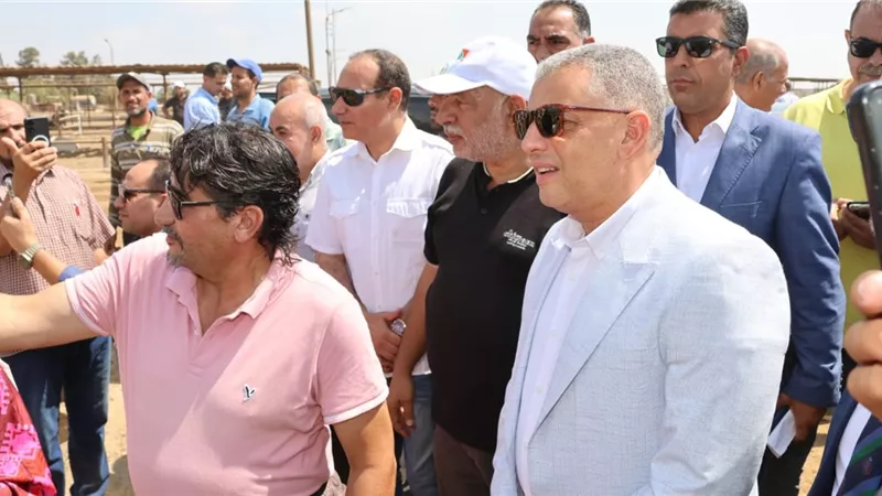 محافظ الإسماعيلية يتفقد مزرعة للإنتاج الحيواني بالقصاصين