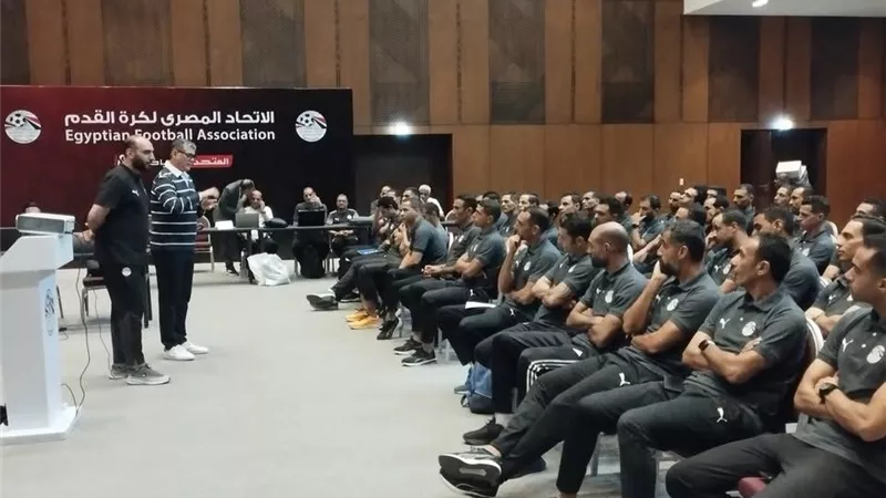 أوسكار رويز يجتمع بعدد من حكام الدورى الممتاز قبل انطلاق الجولة السادسة