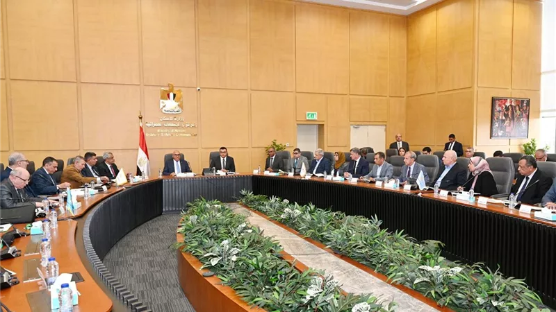 وزير الإسكان ورئيس 