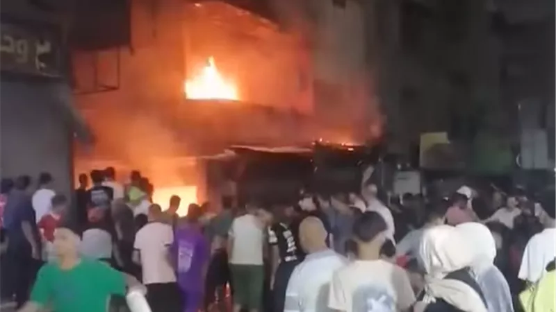 إصابة شخصين في حريق «محل» بيع منتجات بترولية بالبساتين