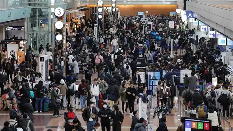 إلغاء أكثر من 240 رحلة طيران في اليابان بسبب السيول | فيديو 
