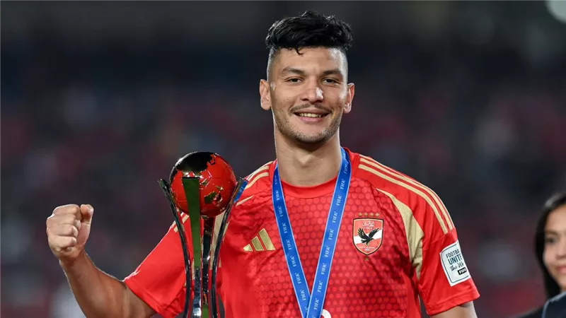 أشرف داري ومحمد الشيبي على رأس قائمة المغرب بكأس العرب 