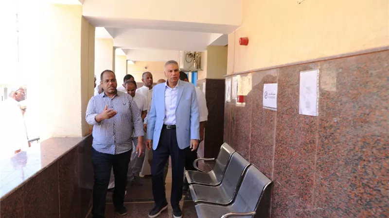 أثناء تفقده للوحدة الصحية بغرب سهيل.. محافظ أسوان: استكمال الأعمال المتبقية خلال شهر 
