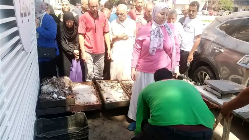 افتتاح المعرض الدائم للسلع الغذائية بالمنصورة لتخفيف الأعباء عن المواطنين