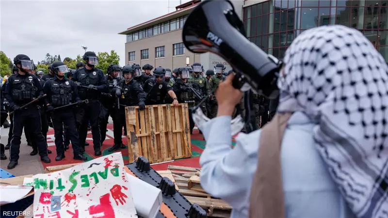 جامعة كاليفورنيا تقدم معلومات عن 160 طالباً وأستاذاً مؤيدين لفلسطين