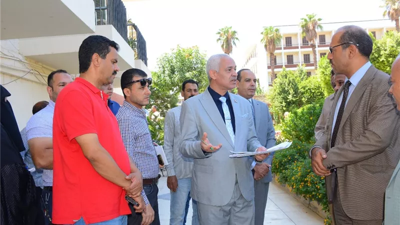 نائب رئيس جامعة أسيوط يتفقد استعدادات المدن الجامعية للعام الدراسي الجديد
