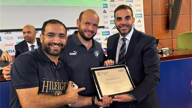 قميص بيراميدز يُزين متحف فيفا بعد مشاركته في كأس الإنتركونتيننتال