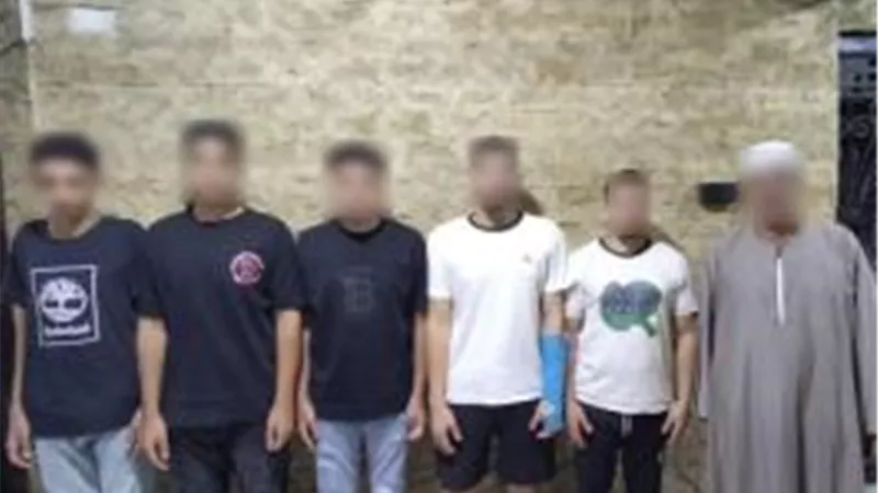 تفاصيل تداول فيديو لشخص يفض مشاجرة بخرطوم مياه بمحطة وقود بالشرقية