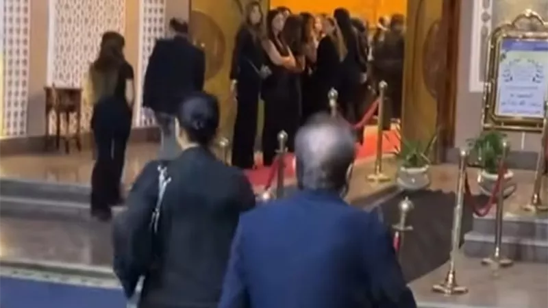 مريم عامر منيب تتلقى عزاء خطيبها عمرو ستين في 