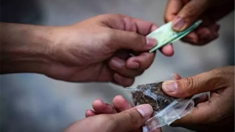 خذ بيدي إلي الموت.. المخدرات المخلقة سموم تنهي حياة الشباب