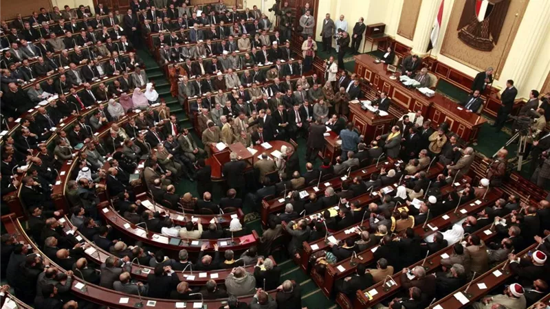 برلماني يُفجر أزمة في إدكو.. اتهامات لشركات الغاز بـ