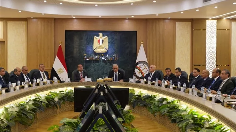 النائب العام يسلم وزير المالية 200 كيلو جرام مضبوطات من السبائك الذهبية   