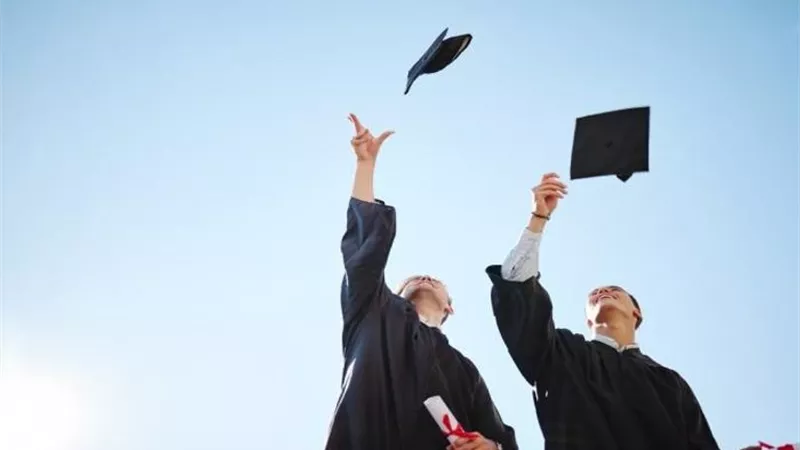 كيف تضمن قبولك في المنح الدراسية بالخارج؟ شروط قانونية لا بد منها